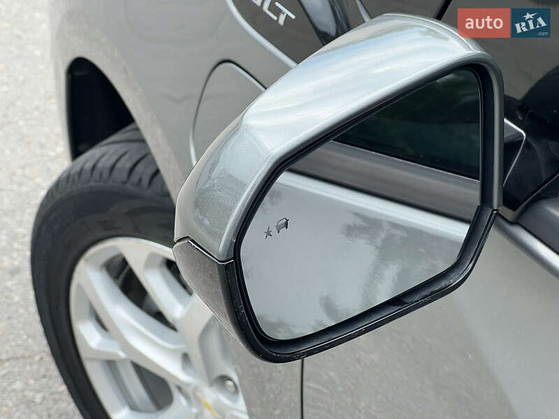 Хэтчбек Chevrolet Volt 2015 в Запорожье