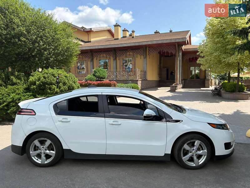 Хэтчбек Chevrolet Volt 2015 в Полтаве