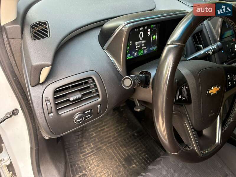 Хэтчбек Chevrolet Volt 2015 в Полтаве