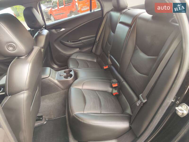 Хэтчбек Chevrolet Volt 2019 в Новых Санжарах