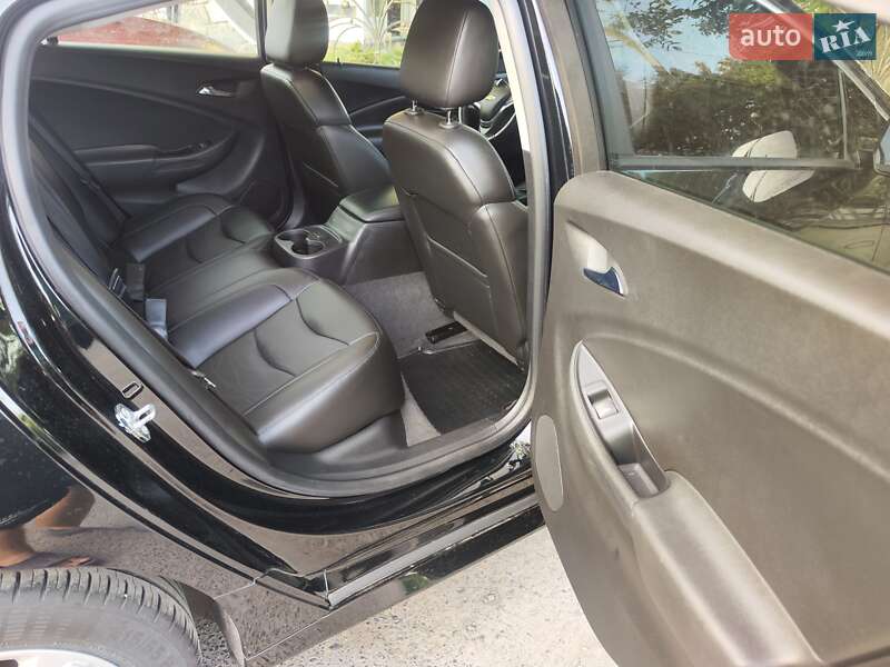 Хэтчбек Chevrolet Volt 2019 в Новых Санжарах