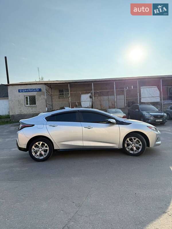 Хэтчбек Chevrolet Volt 2015 в Калиновке