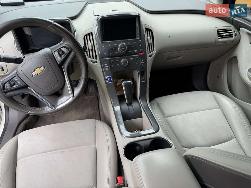 Хэтчбек Chevrolet Volt 2013 в Киеве