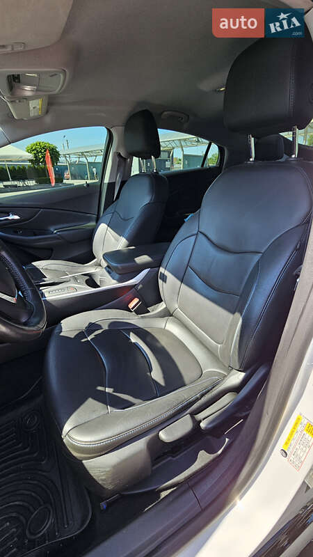 Хэтчбек Chevrolet Volt 2015 в Черкассах
