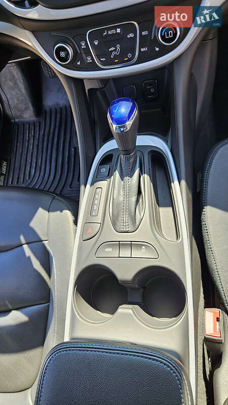 Хэтчбек Chevrolet Volt 2015 в Черкассах