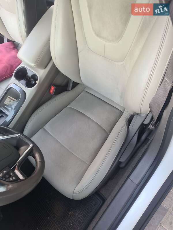 Хэтчбек Chevrolet Volt 2013 в Черкассах