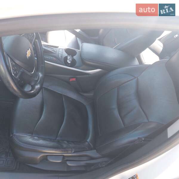 Хэтчбек Chevrolet Volt 2015 в Киеве
