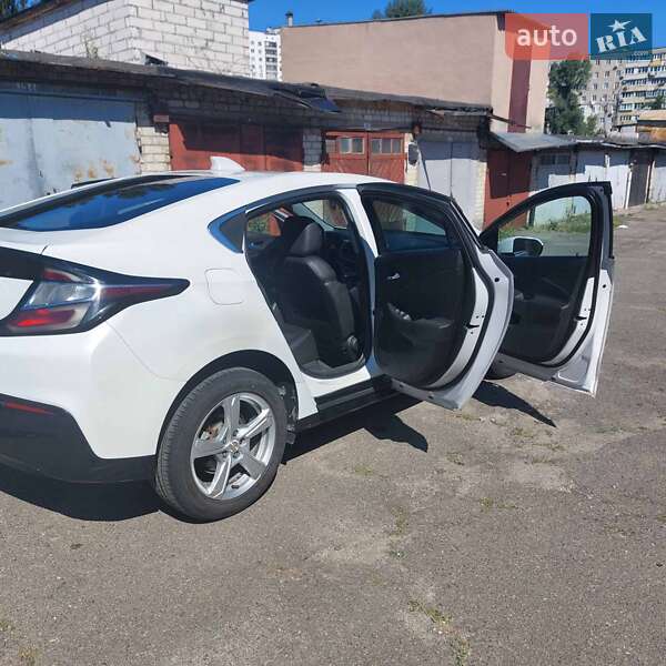 Хэтчбек Chevrolet Volt 2015 в Киеве