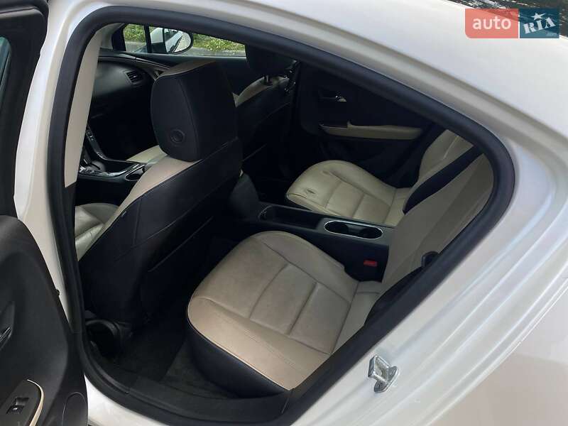 Хэтчбек Chevrolet Volt 2012 в Киеве