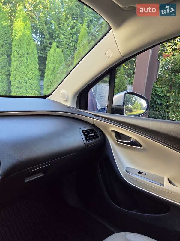 Хэтчбек Chevrolet Volt 2012 в Киеве