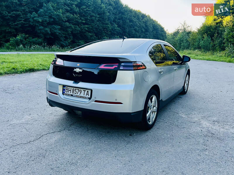 Хэтчбек Chevrolet Volt 2011 в Деражне