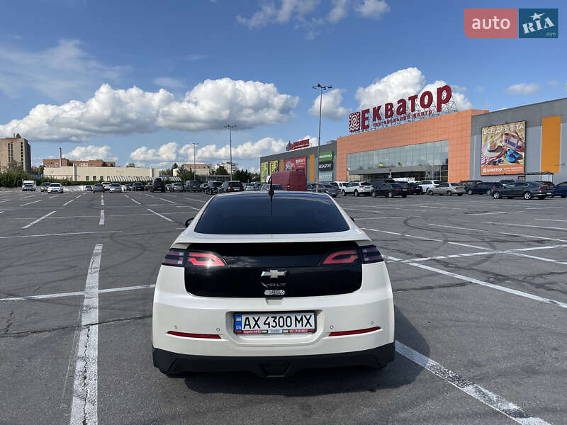 Хэтчбек Chevrolet Volt 2011 в Полтаве