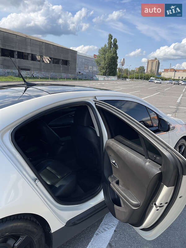 Хэтчбек Chevrolet Volt 2011 в Полтаве