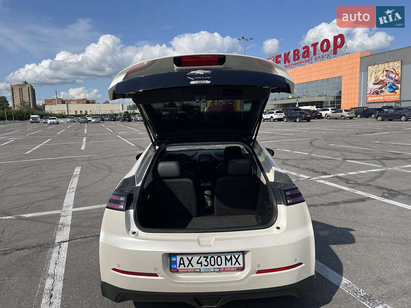 Хэтчбек Chevrolet Volt 2011 в Полтаве