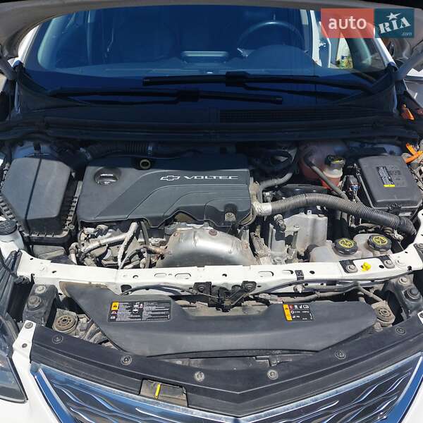 Хэтчбек Chevrolet Volt 2015 в Киеве