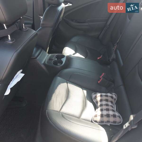 Хэтчбек Chevrolet Volt 2015 в Киеве