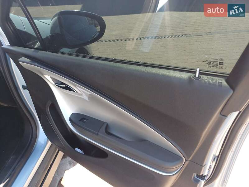 Хетчбек Chevrolet Volt 2013 в Долині фото 11 Хетчбек Chevrolet Volt 2013 в Долині