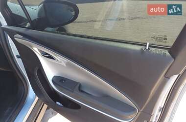 Хэтчбек Chevrolet Volt 2013 в 