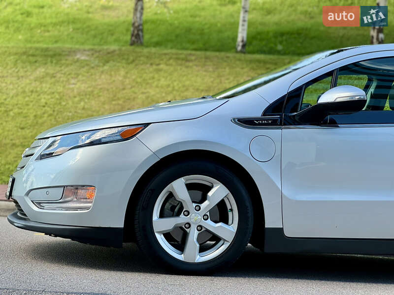 Хэтчбек Chevrolet Volt 2011 в Киеве