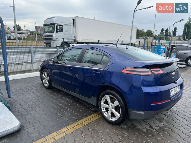 Хэтчбек Chevrolet Volt 2013 в Киеве