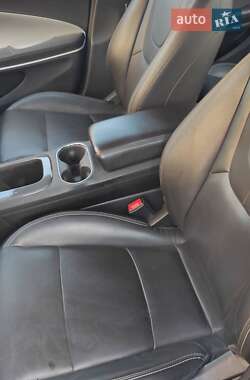 Хэтчбек Chevrolet Volt 2014 в 