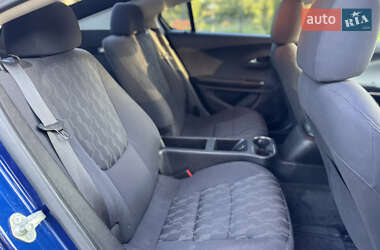 Хэтчбек Chevrolet Volt 2012 в 