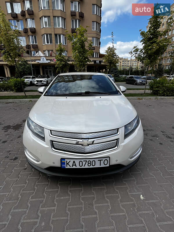 Хэтчбек Chevrolet Volt 2013 в Киеве