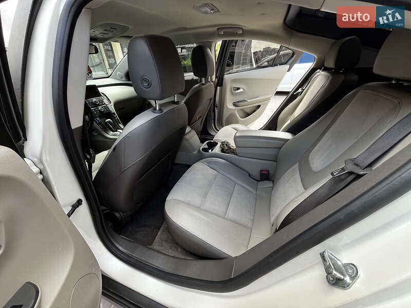 Хэтчбек Chevrolet Volt 2013 в Киеве