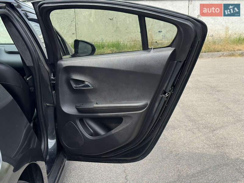 Хэтчбек Chevrolet Volt 2014 в Киеве