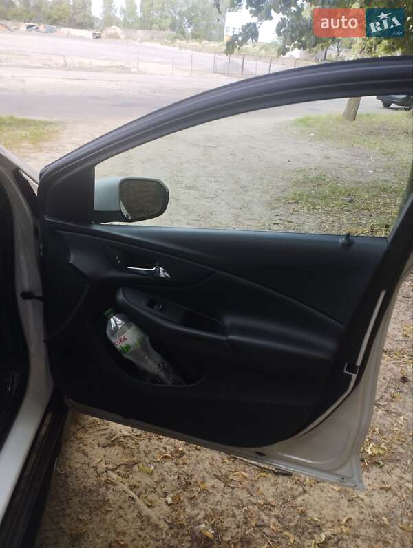 Хэтчбек Chevrolet Volt 2015 в Черкассах фото 12 Хэтчбек Chevrolet Volt 2015 в Черкассах