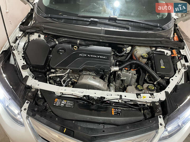 Хэтчбек Chevrolet Volt 2015 в Каменском