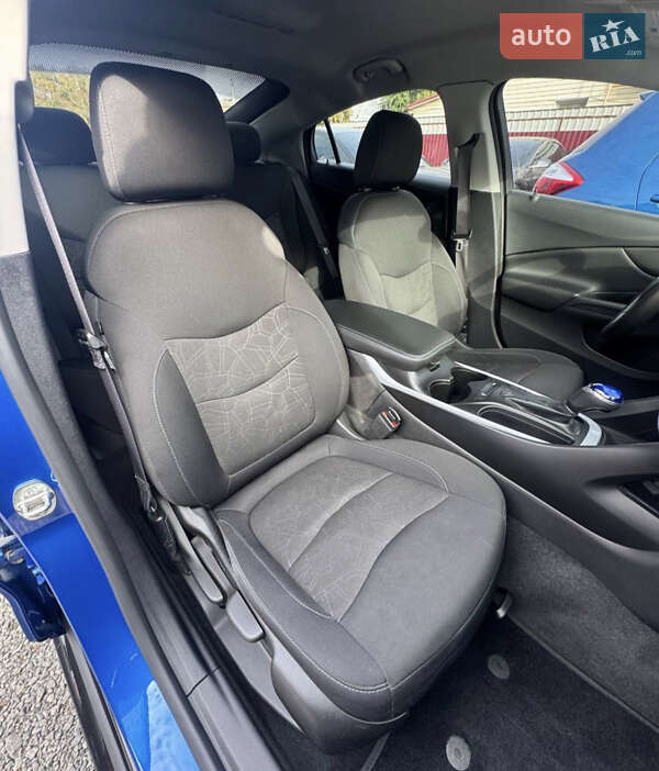 Хэтчбек Chevrolet Volt 2016 в Киеве