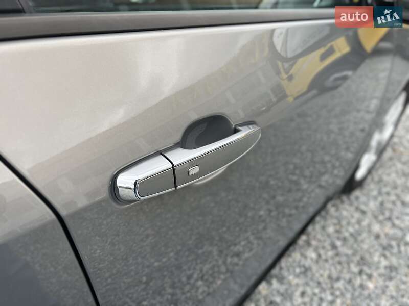 Хэтчбек Chevrolet Volt 2017 в Днепре