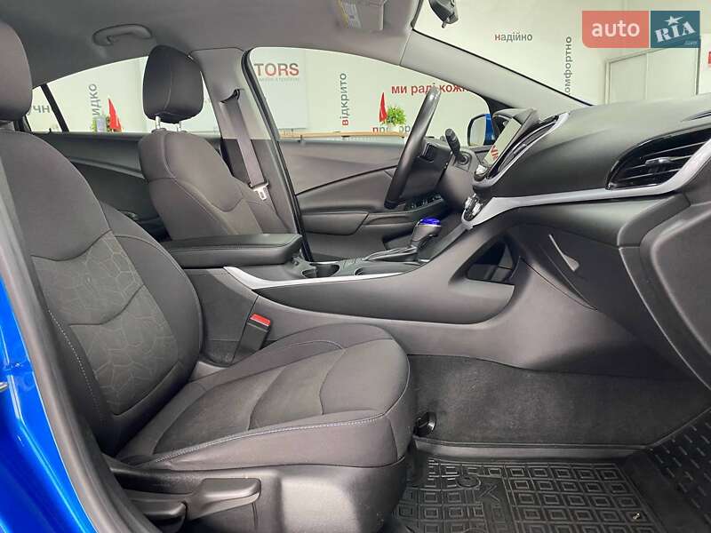 Хэтчбек Chevrolet Volt 2017 в Киеве