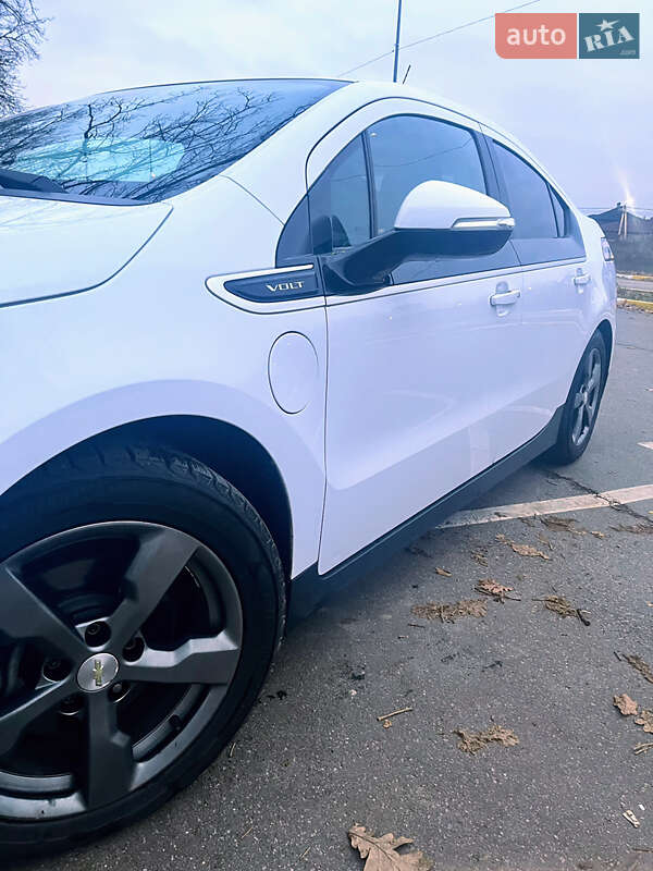 Хэтчбек Chevrolet Volt 2014 в Киеве