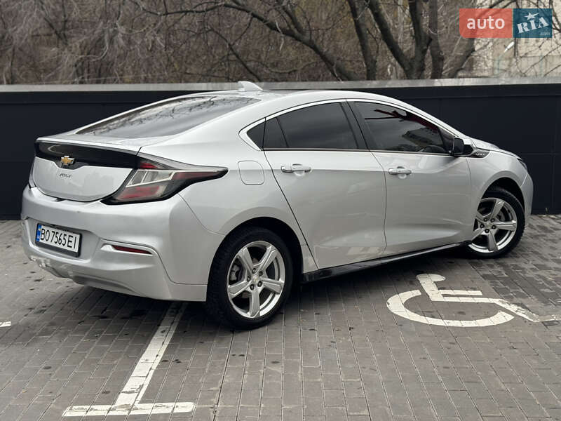 Хетчбек Chevrolet Volt 2016 в Києві