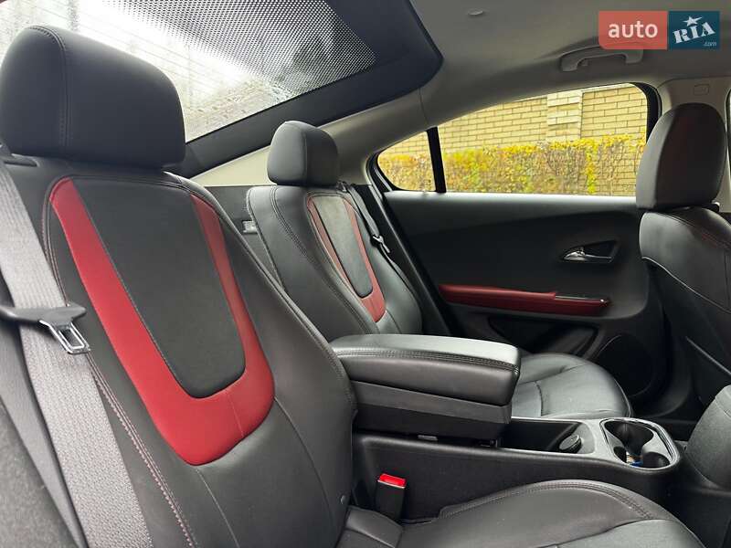 Хэтчбек Chevrolet Volt 2012 в Киеве