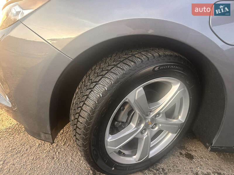 Хетчбек Chevrolet Volt 2017 в Кам'янському