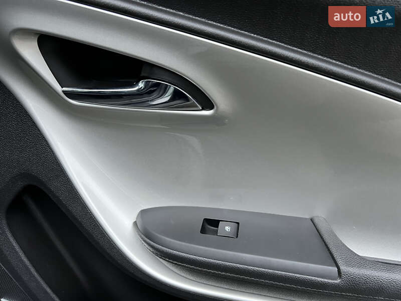 Хэтчбек Chevrolet Volt 2015 в Киеве