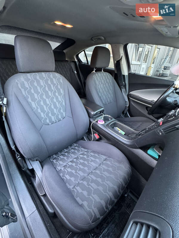 Хэтчбек Chevrolet Volt 2013 в Днепре