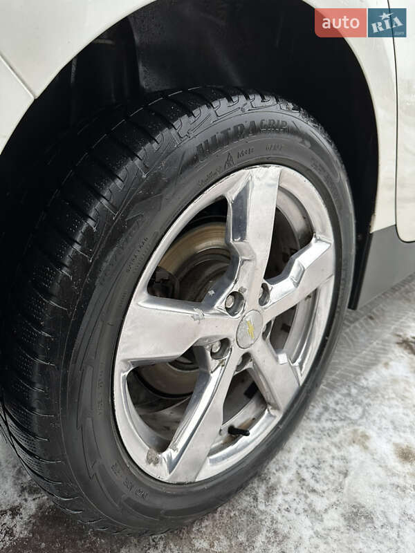 Хэтчбек Chevrolet Volt 2012 в Полтаве