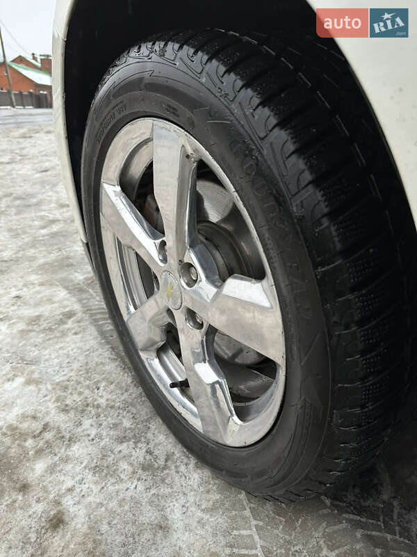 Хэтчбек Chevrolet Volt 2012 в Полтаве