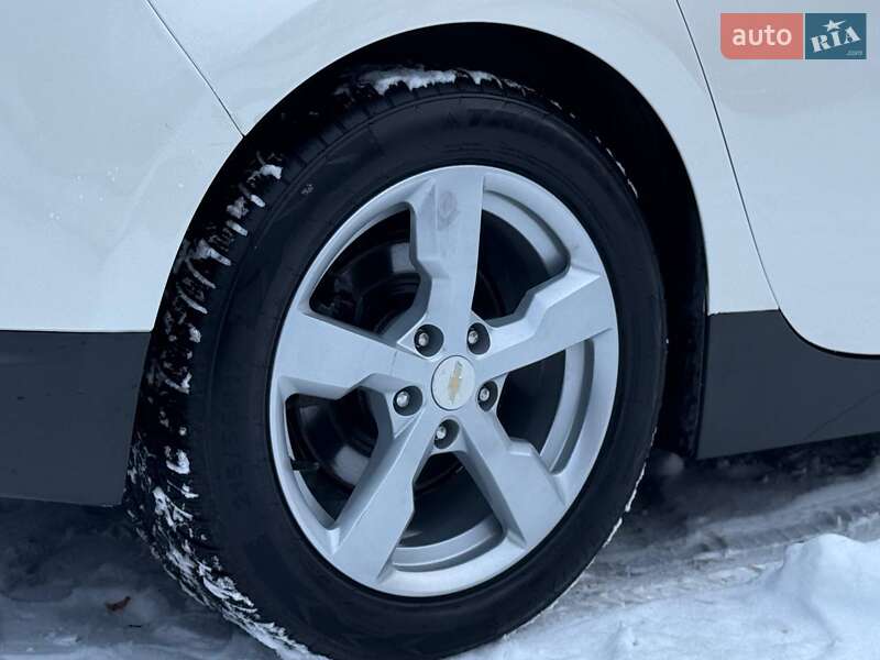 Хэтчбек Chevrolet Volt 2012 в Днепре