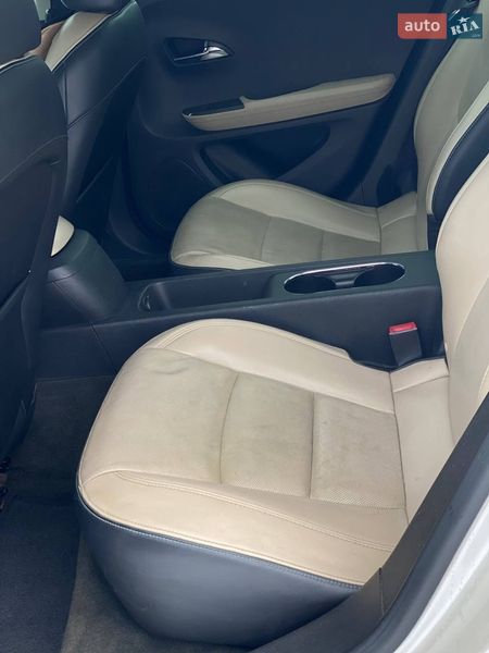 Хэтчбек Chevrolet Volt 2012 в Киеве
