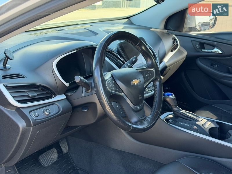 Хэтчбек Chevrolet Volt 2015 в Киеве