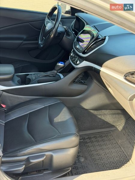 Хэтчбек Chevrolet Volt 2015 в Киеве
