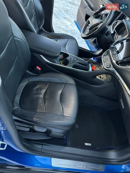 Хэтчбек Chevrolet Volt 2017 в Киеве