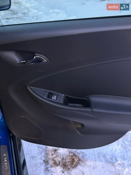 Хэтчбек Chevrolet Volt 2017 в Киеве