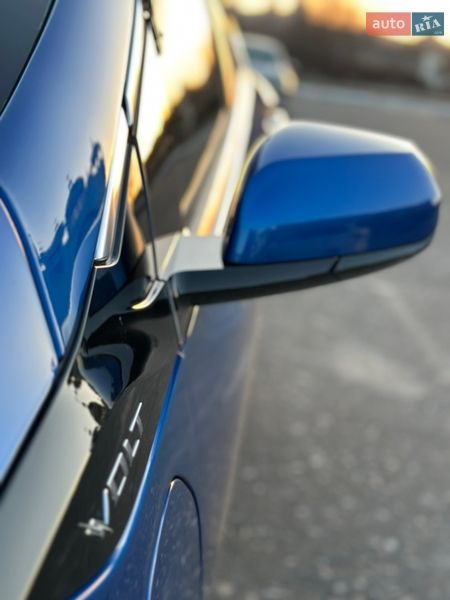 Хэтчбек Chevrolet Volt 2017 в Киеве