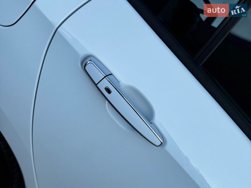 Хэтчбек Chevrolet Volt 2017 в Полтаве